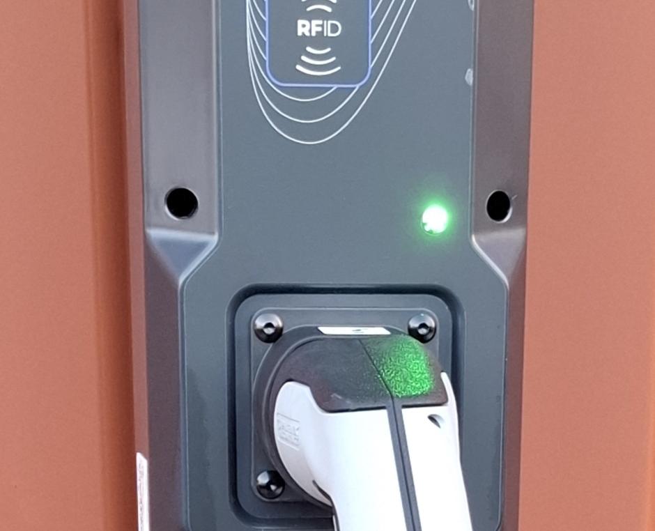 Įrengtos elektromobilių įkrovimo prieigos